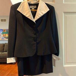 Gorgeous Christian Dior size 4P 2 piece suit made in USA